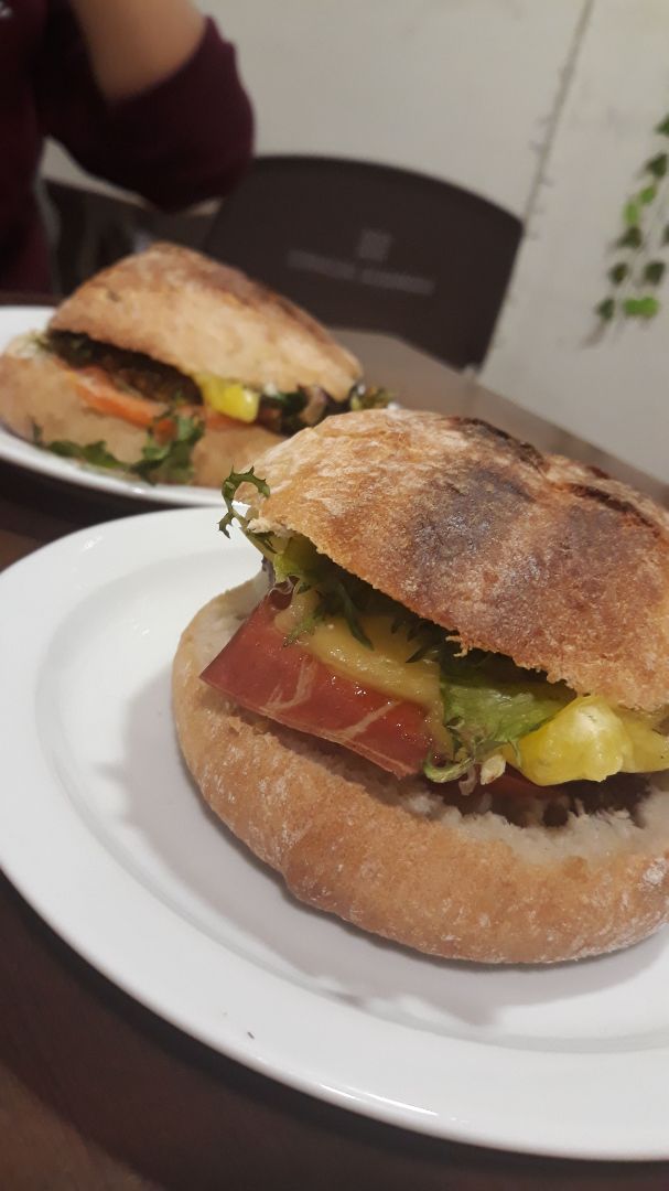 review photo of El Vividero Burger Gourmet shared by @dianabanana on 17 Dec 2019 - review