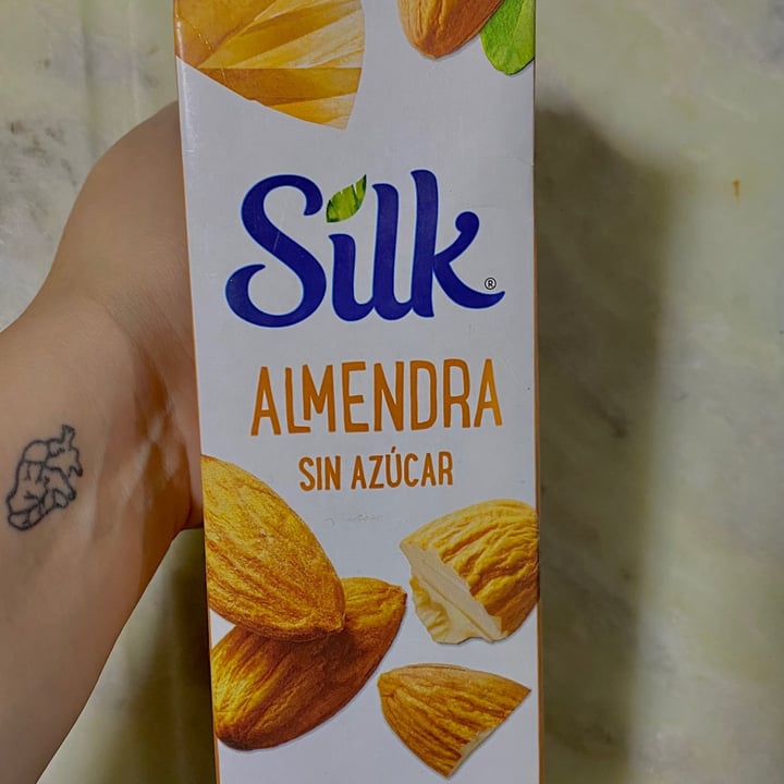 photo of Silk Alimento líquido de almendra sin azúcar shared by @bescalante on  20 May 2021 - review