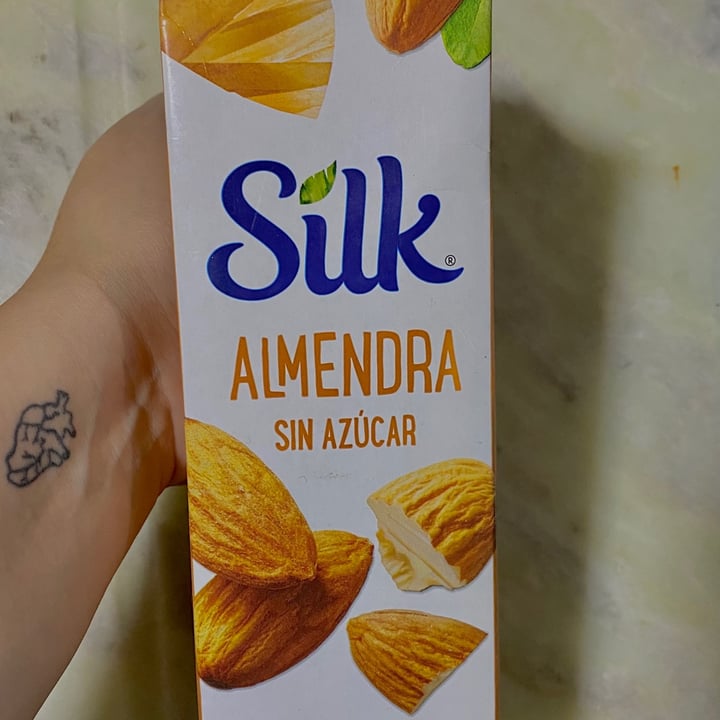 review photo of Silk Alimento líquido de almendra sin azúcar shared by @bescalante on 20 May 2021 - review