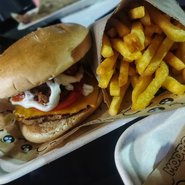 photo of MODROCKERS MODMEX Burger shared by @veganonthesavannah on  20 Mar 2022 - review