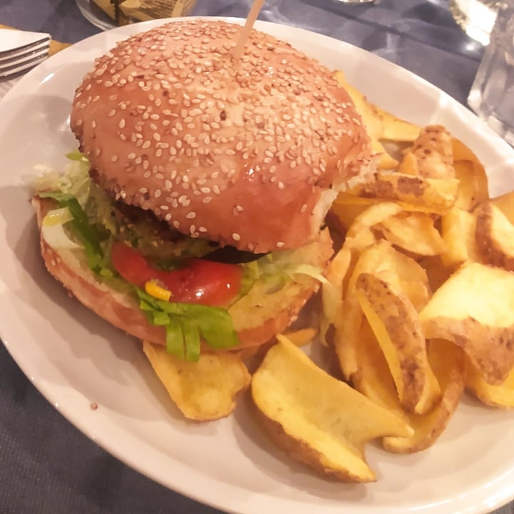 photo of O'Bistrot Vegan burger shared by @bratkart0ffel on  07 Sep 2022 - review