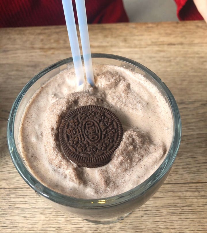 photo of Hudsons The Burger Joint (Hazelwood) Vegan Oreo Milkshake shared by @chlo17chappell on  26 Aug 2019 - review