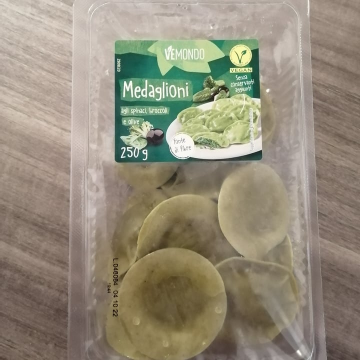 photo of Vemondo  Medaglioni Agli Spinaci, Broccoli e Olive Nere shared by @esterdoppiaw on  30 Aug 2022 - review