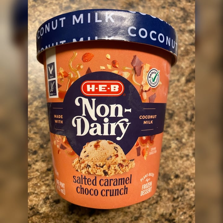 review photo of HEB Non-Dairy Salted Caramel Choco Crunch shared by @merelymarlo on 25 Aug 2022 - review