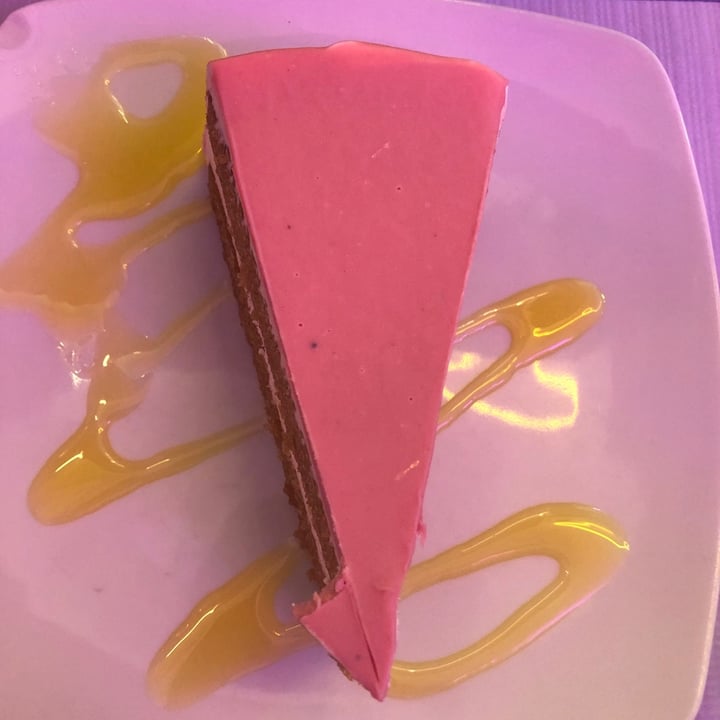 photo of Freedom Cakes CAKE Pantera Rosa shared by @veganningbetter on  17 Jun 2021 - review