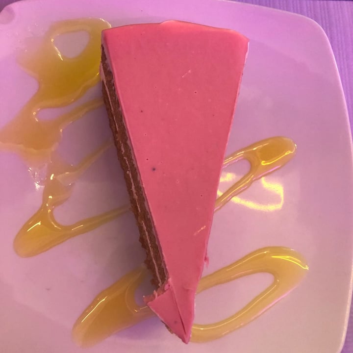 review photo of Freedom Cakes CAKE Pantera Rosa shared by @veganningbetter on 17 Jun 2021 - review