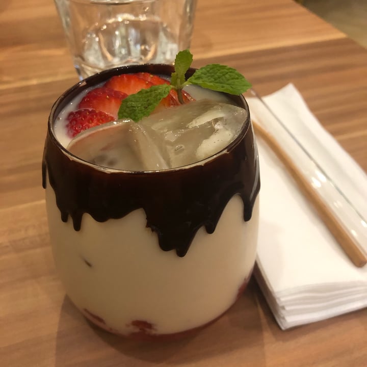 photo of Am I Addicted - Pottery Studio & V Cafe Strawberry Chung Milkshake shared by @meltingpotatoes on  09 Jul 2022 - review