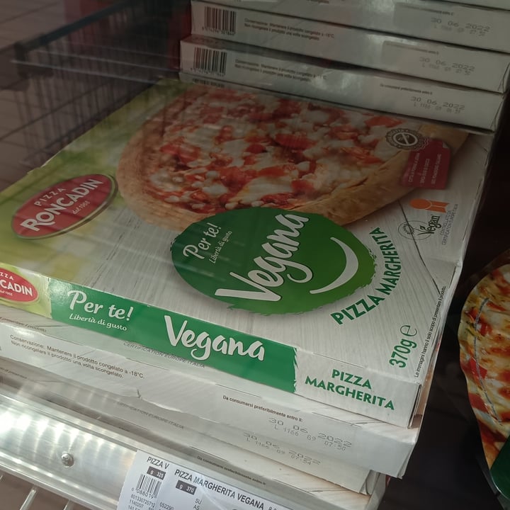 review photo of Pizza roncadin Pizza margherita shared by @zozii on 06 Apr 2022 - review