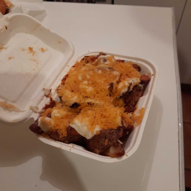 Foto do prato “Wedges with cheese garlic mayo”