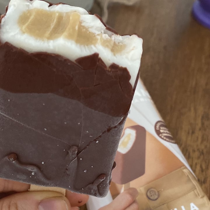 photo of Haulani Paleta de Vainilla Con Cobertura De Chocolate Y Corazón De Dulce De Coco shared by @carocamarata on  30 Oct 2021 - review