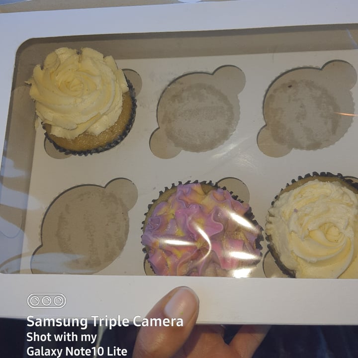 photo of Secret potion bakery Cupcakes shared by @creativegan on  29 Nov 2020 - review