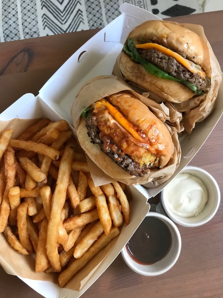 photo of Love Handle  Cheeseburger shared by @tarzie on  26 Oct 2020 - review