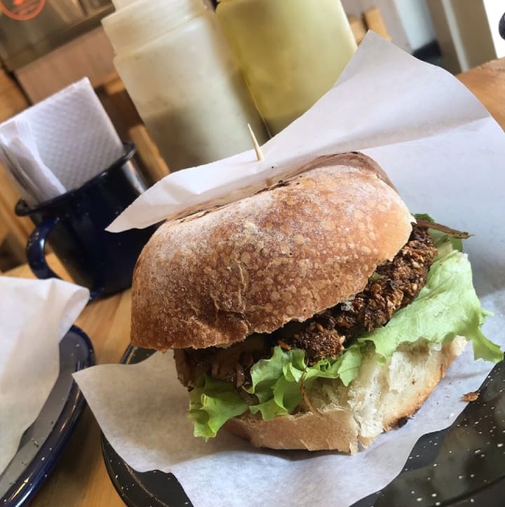 photo of La Cocinita Verde - Comida Vegana Hamburguesa de falafel shared by @womanvegan on  28 Aug 2019 - review