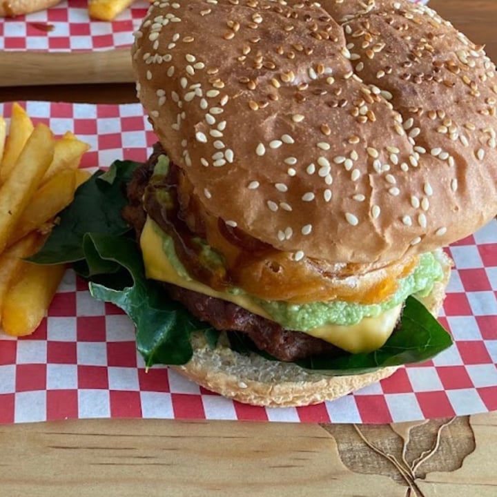 photo of Veggie Happy Hamburguesa Beyond shared by @anneveaev on  03 Nov 2021 - review