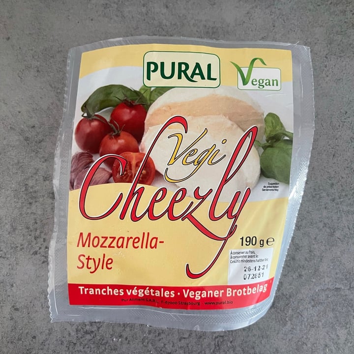 photo of Pural Cheezly Mozzarella Style shared by @clemence on  17 Sep 2021 - review