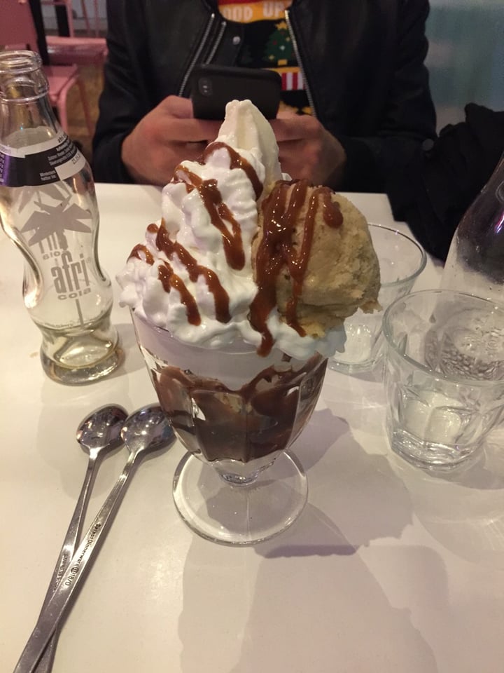 review photo of Deer Mama Vegan Mylk & Burger Bar Cookie Dough Sundae shared by @yasminbee on 28 Dec 2019 - review