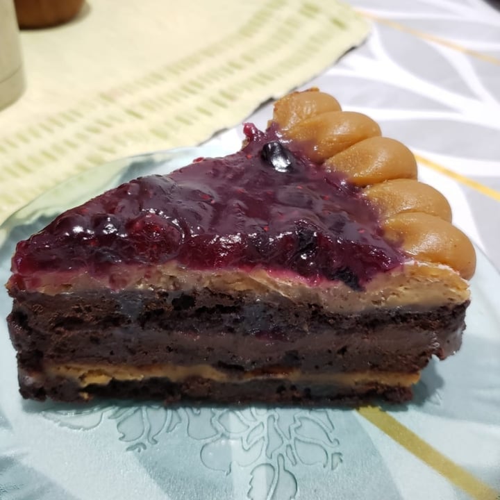 photo of Charola cocina & bazar 12 y 47 Torta de chocolate, mantequilla de maní y frutos rojos shared by @tuliana on  14 Jul 2021 - review