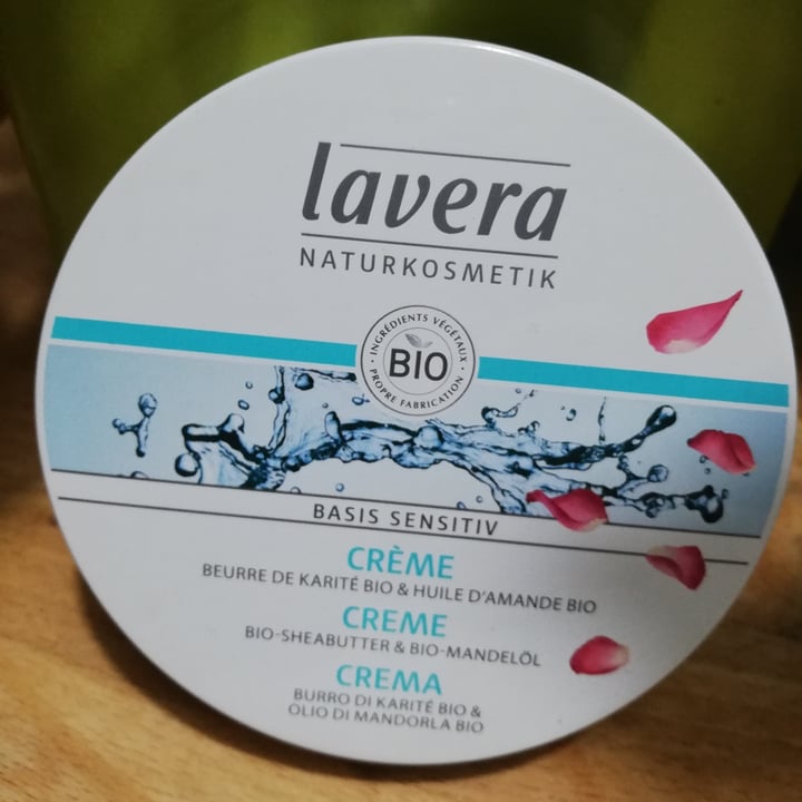 review photo of Lavera Naturkosmetik Crema burro di karite bio e olio di mandorla bio shared by @momy on 18 Apr 2022 - review