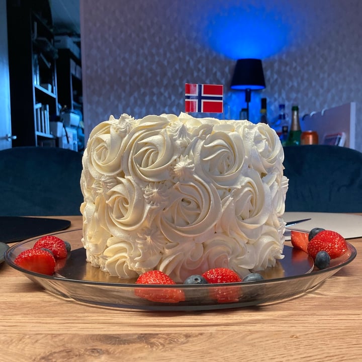 review photo of Cake Sisters Oslo 17. Mai Cake shared by @nicoleregine on 09 Jun 2021 - review