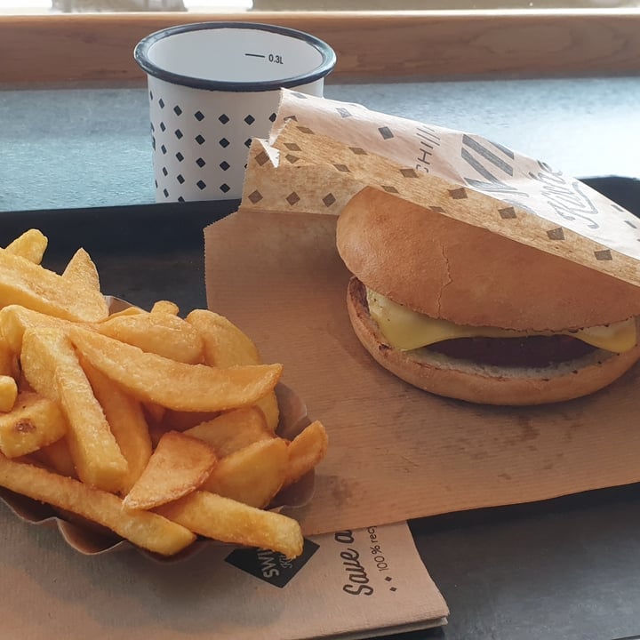 photo of Swing Kitchen Vegan cheese burger shared by @assunonsolosoia on  01 May 2022 - review