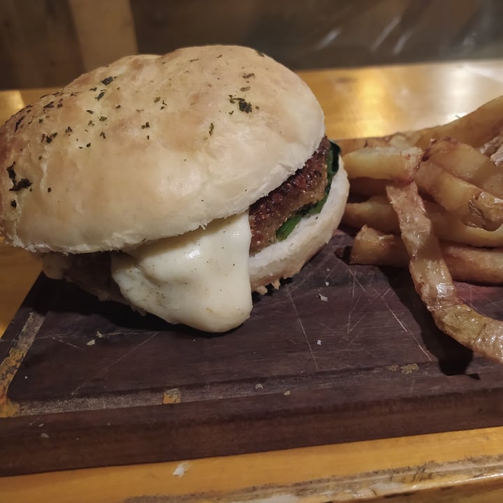 photo of Cervecería OSS Hamburguesa Vegana shared by @milagrospfaff on  05 Sep 2021 - review