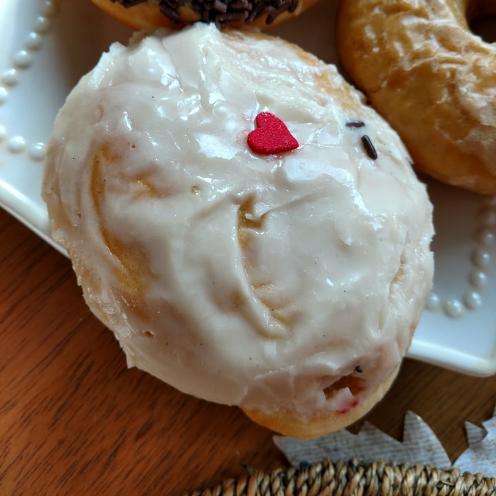 photo of Glam Doll Donuts Vegan Femme fatale shared by @iszy on  25 Feb 2020 - review