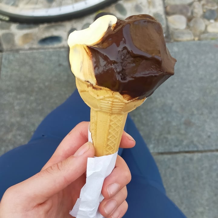 review photo of Gelateria Dei Portici Gelato mango e cioccolato fondente shared by @larabeans on 27 Apr 2022 - review
