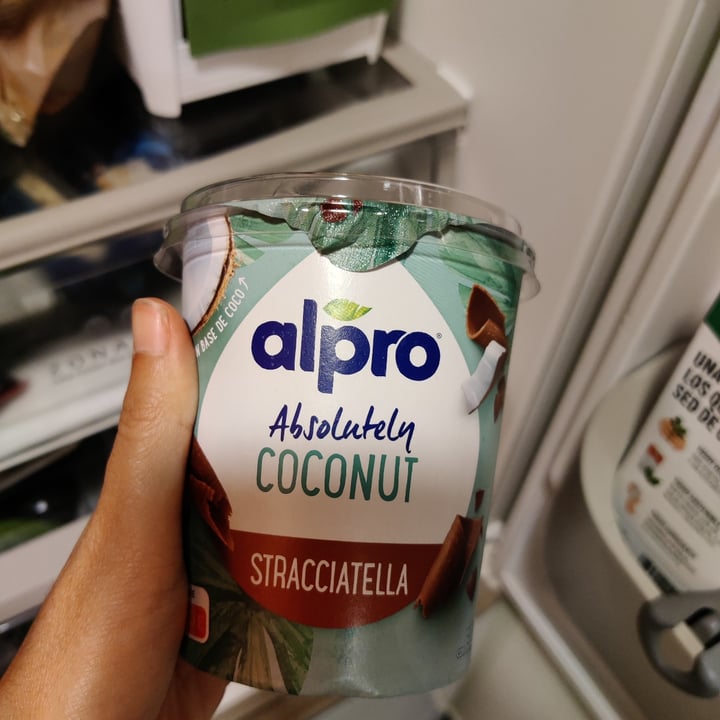 photo of Alpro Absolutely COCONUT straciatella 340 gramos shared by @soniagg94 on  13 Jun 2022 - review