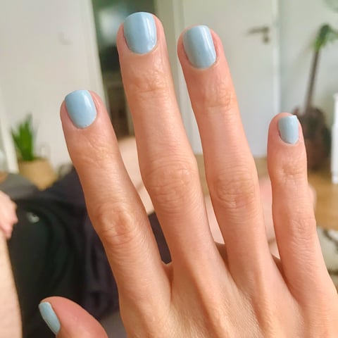 Essence Cosmetics Lucky To Have Blue - Gel Nail Colour Reviews | abillion
