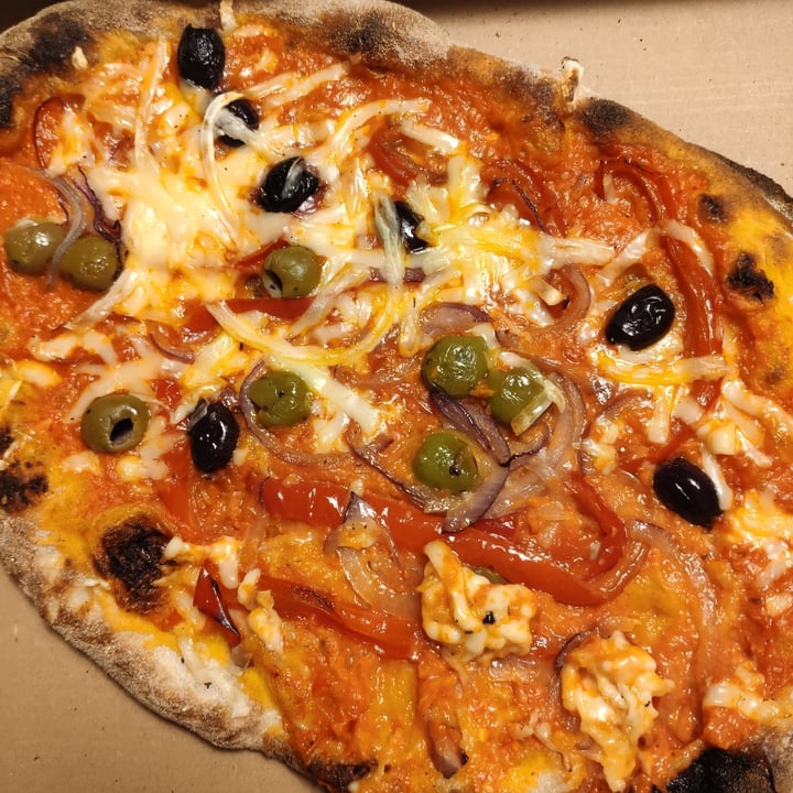 review photo of ArVolo Ristorante Pizzeria Pizza Con Crema Di Peperoni, Olive, Cipolla E Tofu shared by @mikutheclown on 16 Jun 2022 - review
