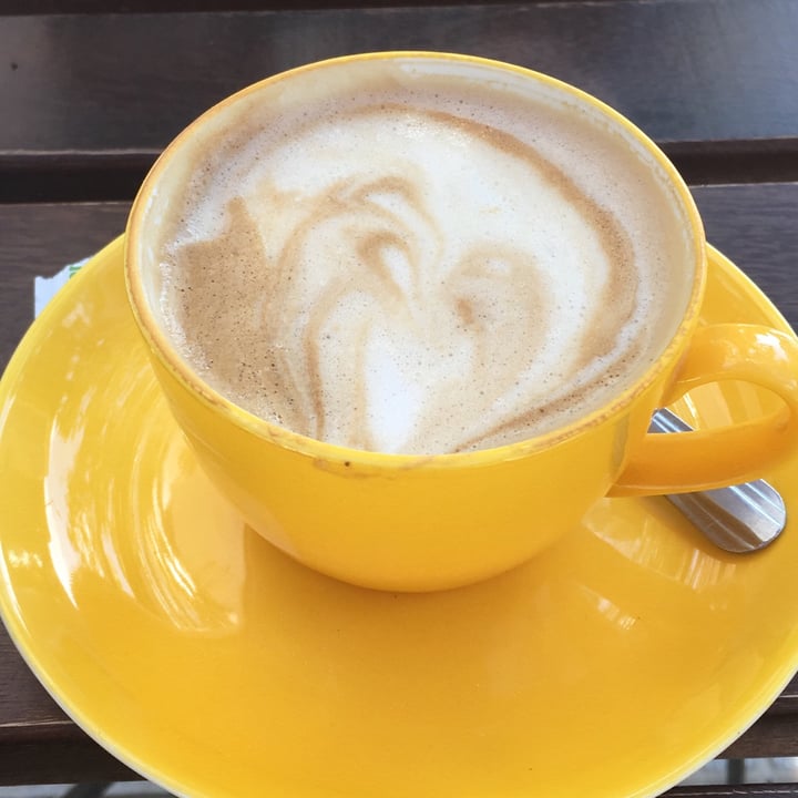 review photo of Adorado Bar Café con leche de almendras shared by @garciaevelyn on 01 May 2021 - review