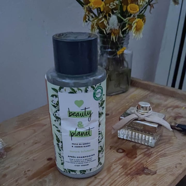photo of Love Beauty and Planet Condicionador Óleo De Néroli E Jasmim Branco shared by @lyahlinn on  07 May 2022 - review