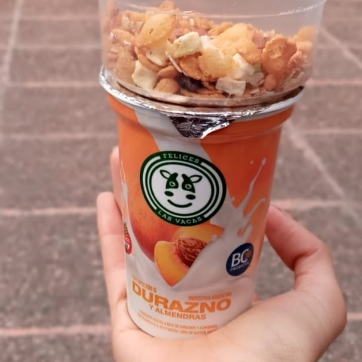 review photo of Felices Las Vacas Yogurt de Durazno y Almendras shared by @anitapecis on 29 Nov 2022 - review