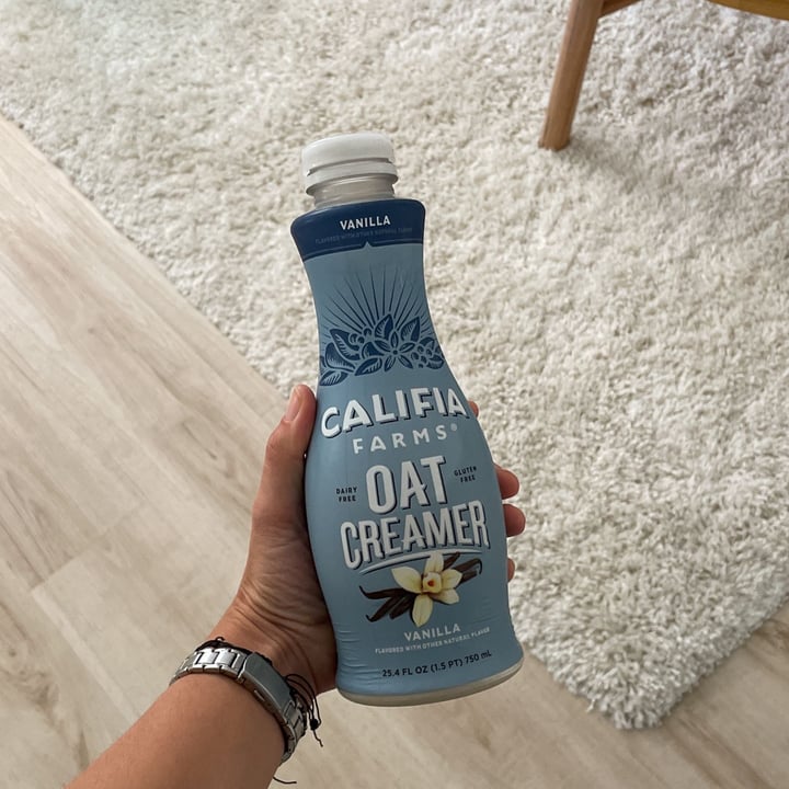photo of Califia Farms Califia hazelnut oat milk creamer shared by @sofiferracuti8 on  12 Nov 2022 - review