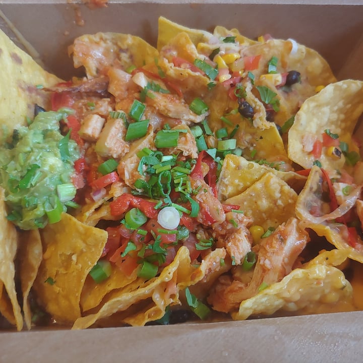 review photo of Más Veggies Vegan Taqueria Chickin' Tinga Nachos shared by @grapehead on 11 Oct 2021 - review