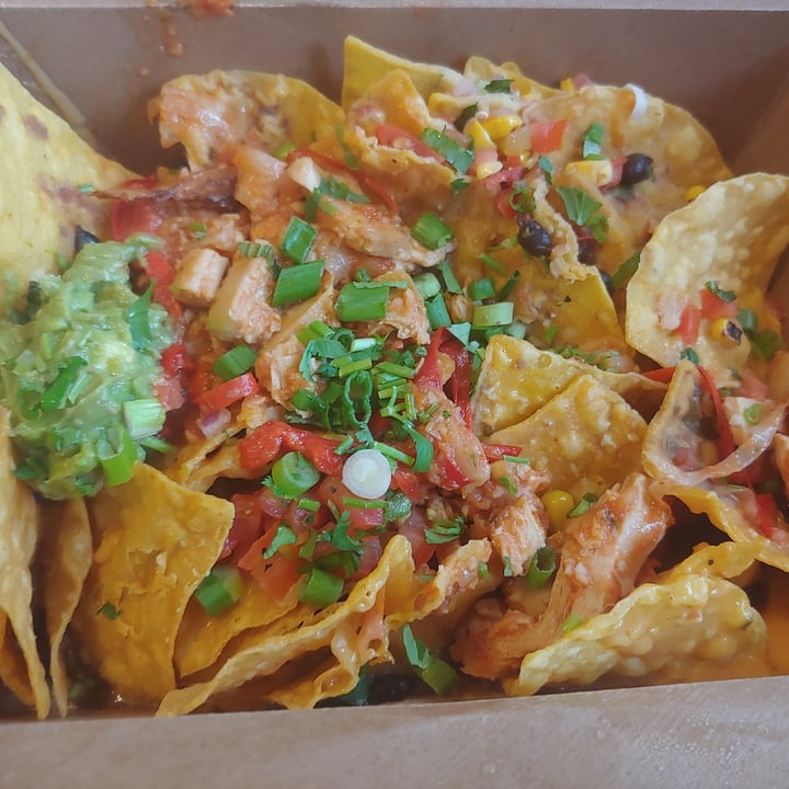 photo of Más Veggies Vegan Taqueria Chickin' Tinga Nachos shared by @grapehead on  11 Oct 2021 - review