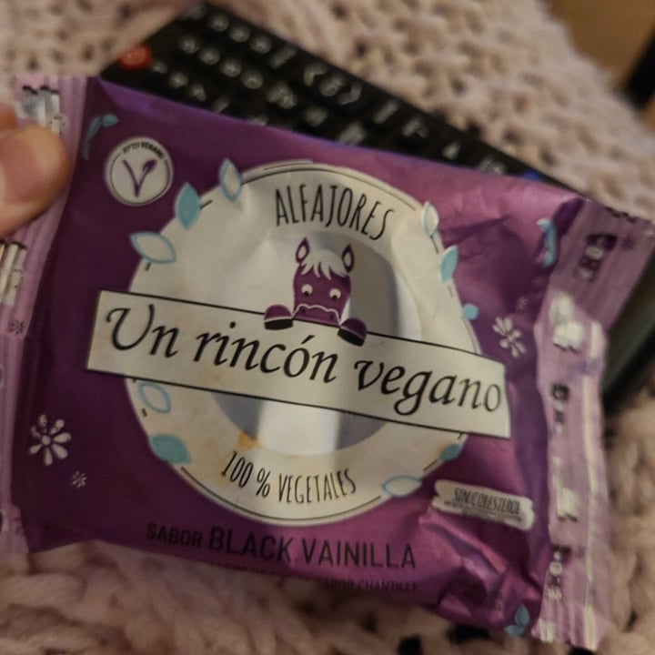 photo of Un Rincón Vegano Alfajor Black Vainilla shared by @elielieli on  22 Sep 2021 - review