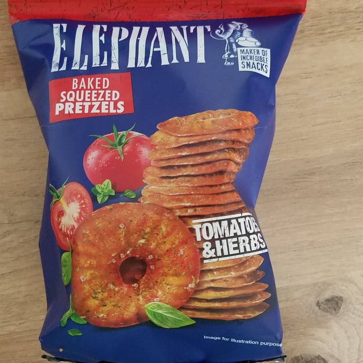 photo of Elephant Pretzel tomatoe and herbs shared by @uncourantdevert on  15 May 2020 - review