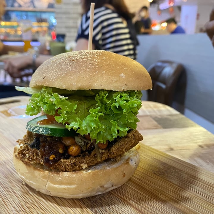 photo of nomVnom Tai Seng A-Lamak Burger shared by @sarvanireddy on  14 Jan 2021 - review