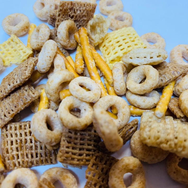 photo of General Mills Cheerios shared by @allhess on  07 Jan 2021 - review