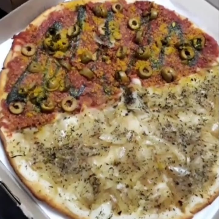 photo of Pizza Vegana Vicente López Mitad Caramelita y Mitad Bolonia shared by @mxguita on  30 Mar 2021 - review
