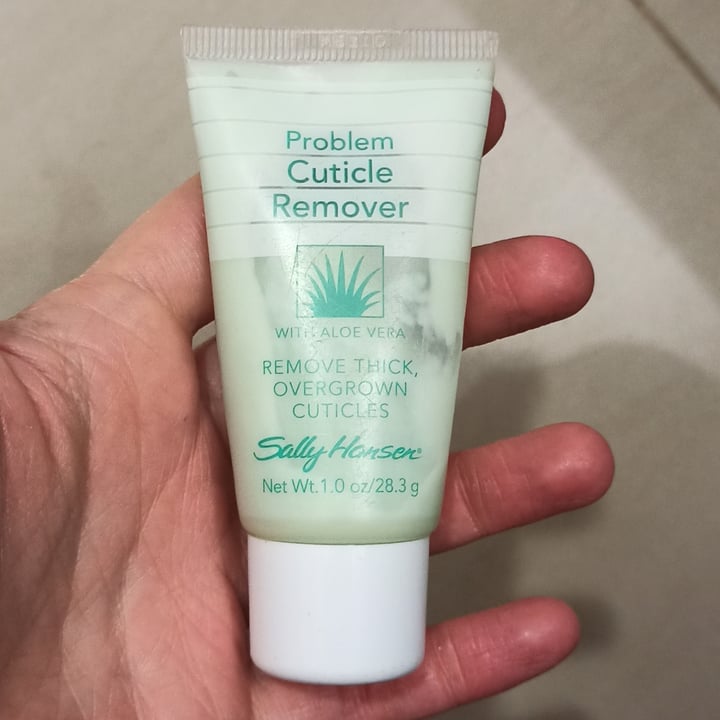 review photo of Sally Hansen problem cuticle remover shared by @elisaboari on 21 Jun 2022 - review