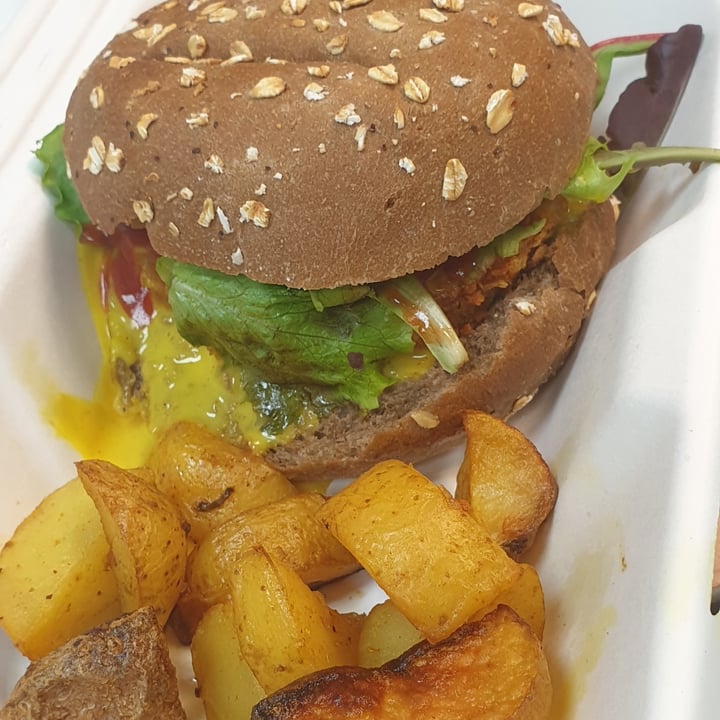 photo of Distrito Vegano Kentucky burger shared by @tereytere on  20 Dec 2020 - review