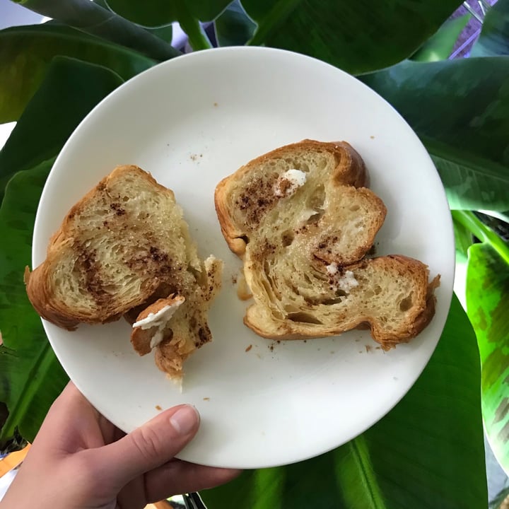 photo of La Boulangerie San Francisco Super Flaky Vegan Croissant Toast shared by @plants on  27 May 2021 - review