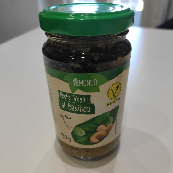 photo of Vemondo Pesto Vegan al Basilico con Tofu shared by @simozac on  14 Jan 2022 - review