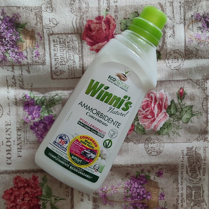 photo of Winni's Naturel Ammorbidente Concentrato Fiori Bianchi  shared by @giuliagioia on  17 Apr 2021 - review