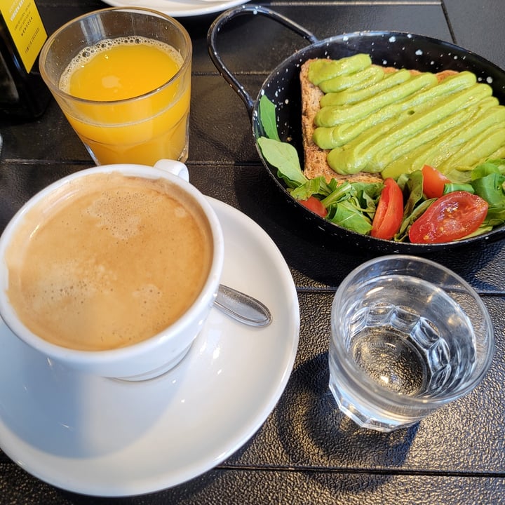 photo of Tienda de Café Avocado Toast shared by @lunesblues on  20 Aug 2022 - review