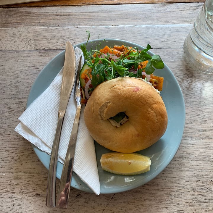photo of Nourish'd Café & Juicery Sultry salmxn bagel shared by @alicesouthwood on  31 Mar 2022 - review