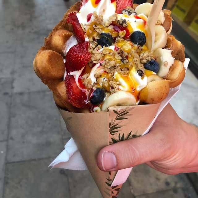 Photo of the dish “Waffle de frutos rojos”