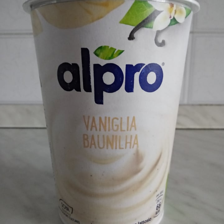 photo of Alpro Yogurt di soia alla vaniglia shared by @simonapapagna on  04 Apr 2022 - review